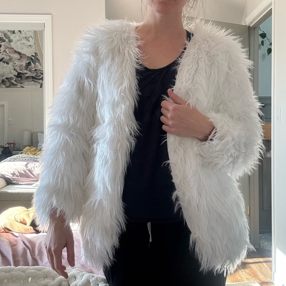 Light up white faux fur coat - Picture 7 of 7